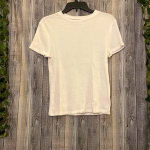 Woman’s NWOT “No Boundaries” shirt 👚